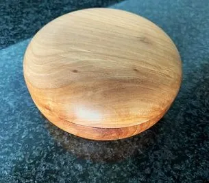 Boite en bois et son savon de rasage